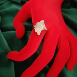 683