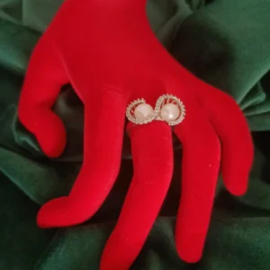 687
