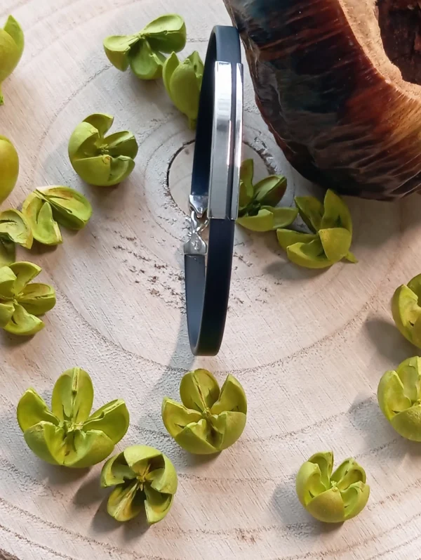 910