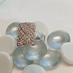 980